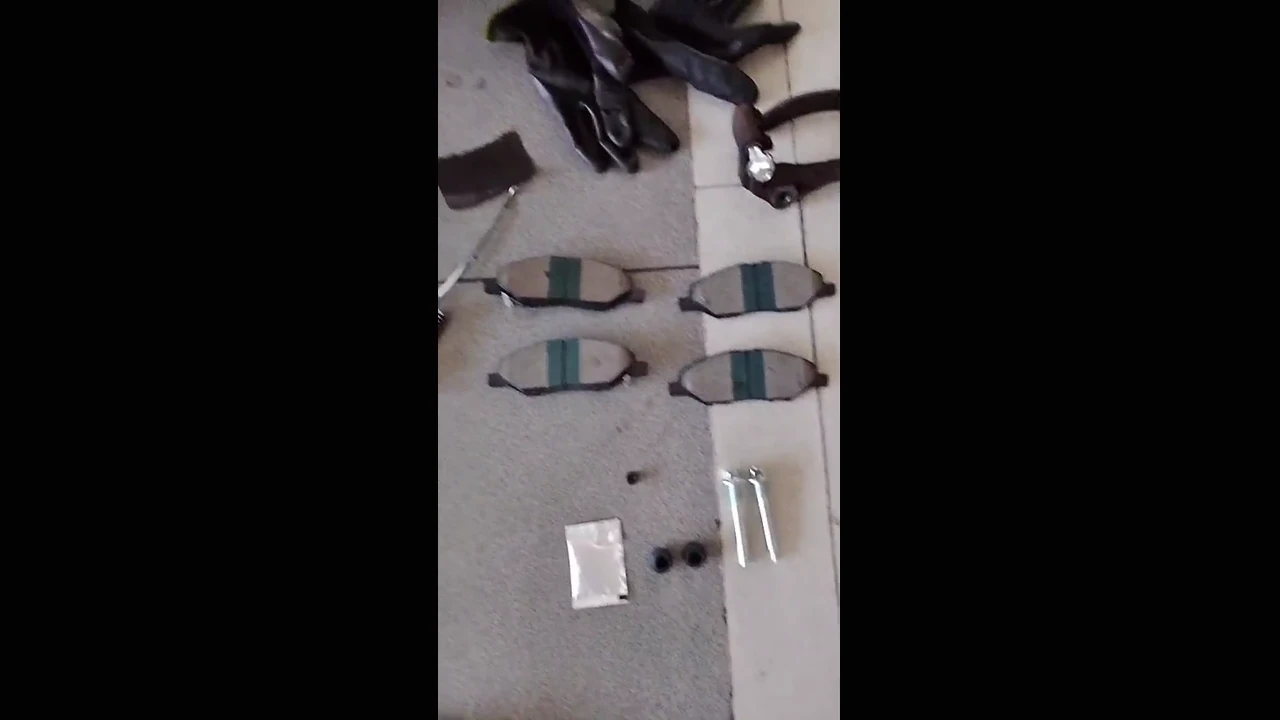 Cambio de discos, pastillas y pasadores de mordaza en Nissan Tiida